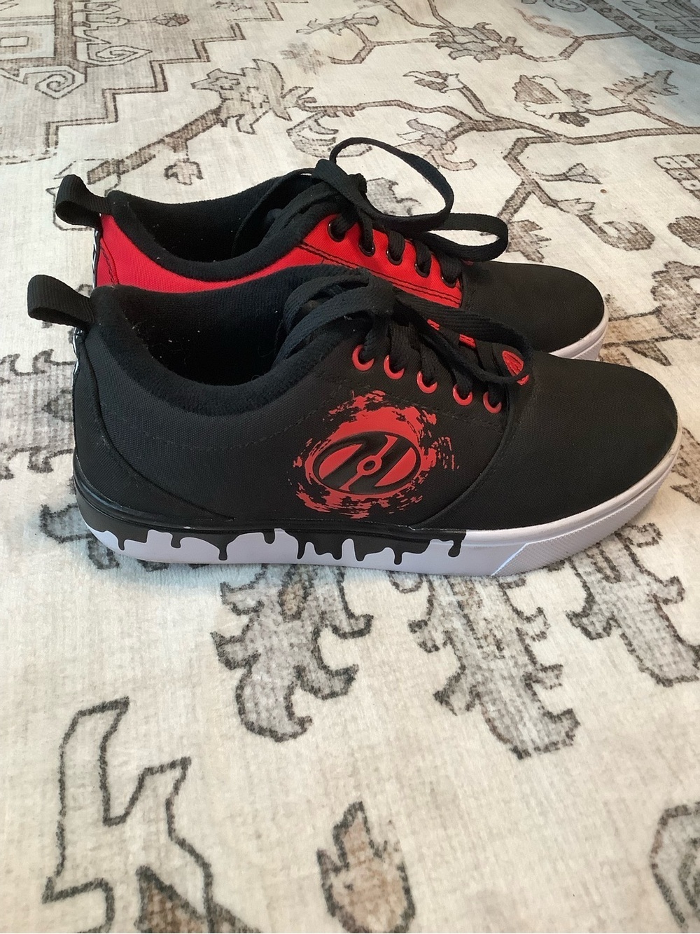 Heelys Black and Red Dual-Color Skate Shoes - Picture 4 of 6
